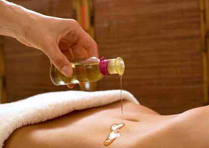 Conheça os benefícios da massagem com óleos essenciais
