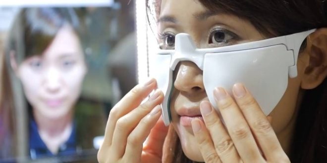 Tecnologia permite imprimir maquiagem e receber dicas de espelho